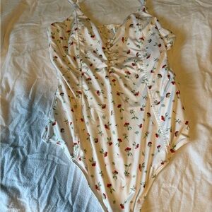 H&M White Floral Print bodysuit